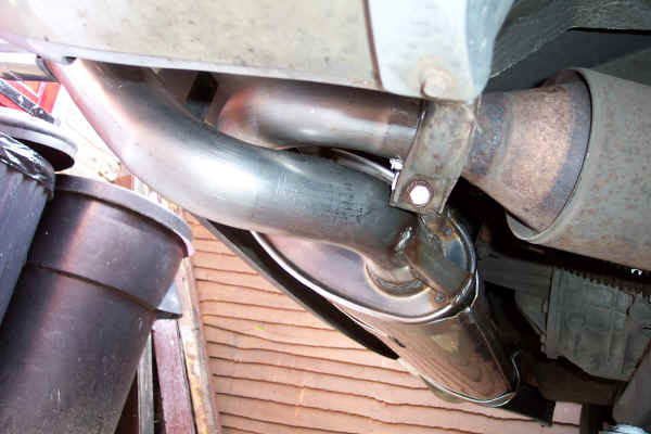v8exhaustcatfitright.JPG